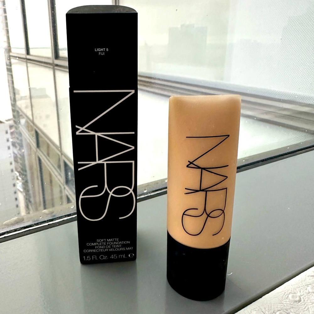 NARS soft matte complete foundation in shade Fiji (light 5)